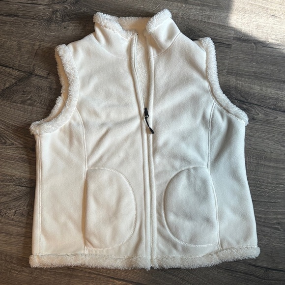 Halcyon Jackets & Blazers - Halcyon - Reversible White Sleeveless Faux Fur Vest with High Collar